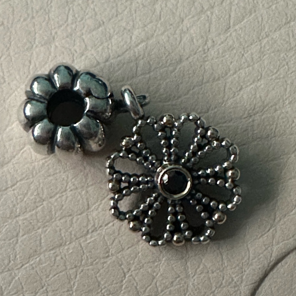 Pandora Retired Lace Flower Dangle Clip - Picture 4 of 8